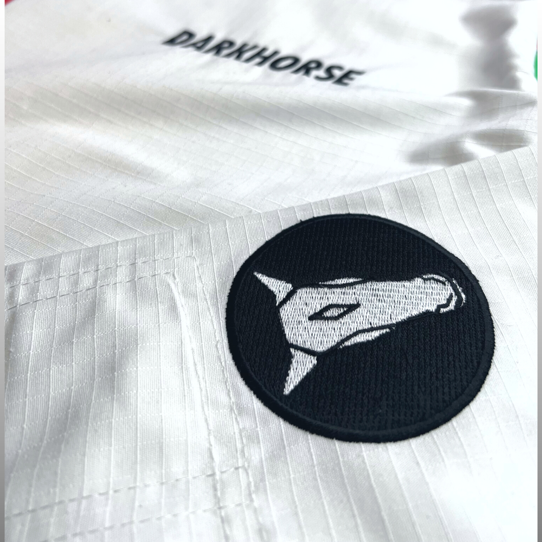 Detalhe do patch e tecido do kimono Classic White